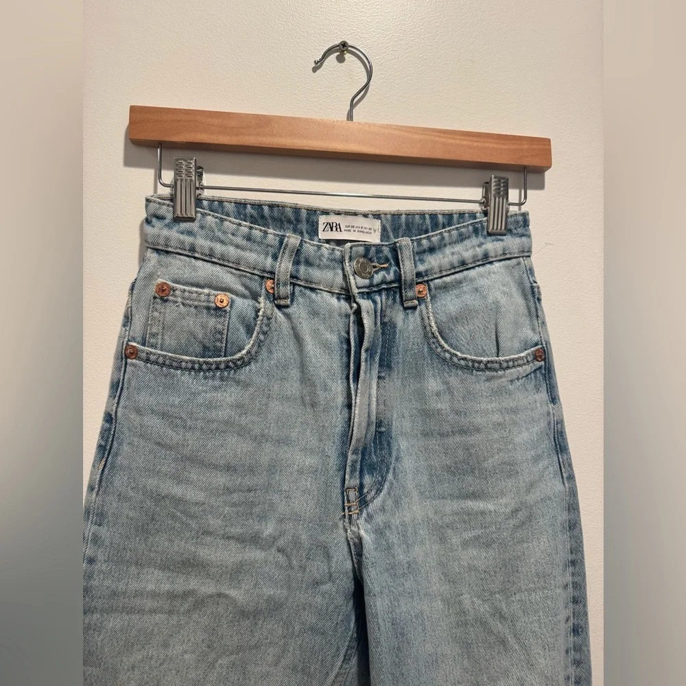 Zara distressed High waisted jeans 0 - Picture 2 of 3